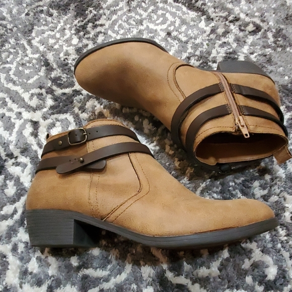 BAMBOO Shoes - Tan/Brown Booties with buckles size 10